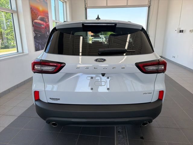 Used 2025 Ford Escape ST-Line Select AWD/4WD image 4