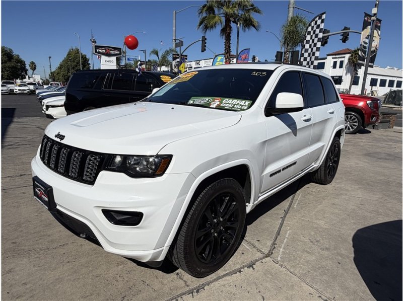 Used 2020 Jeep Grand Cherokee Altitude AWD/4WD image 10