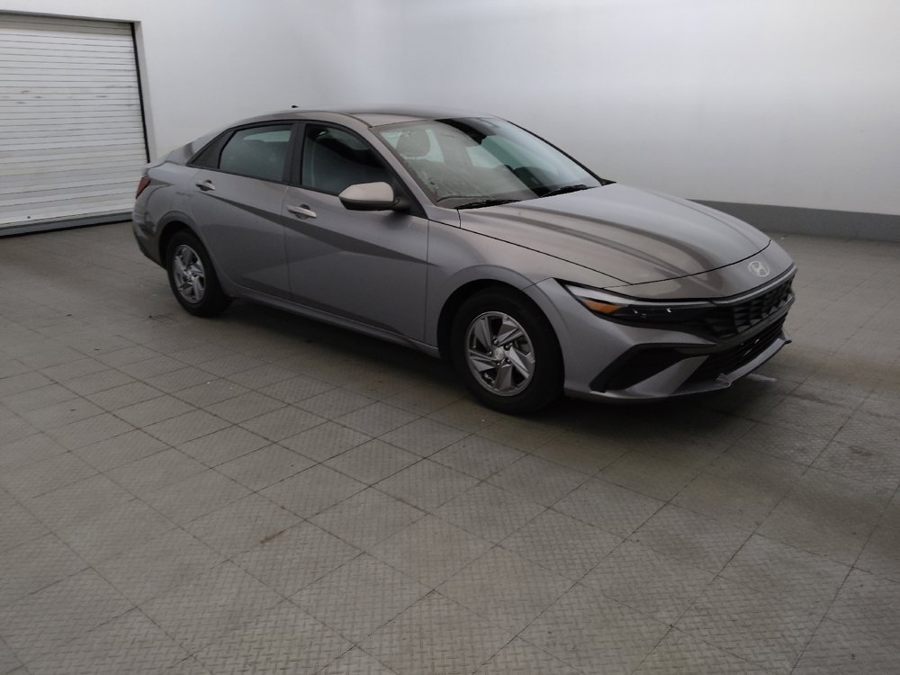 Used 2025 Hyundai Elantra SE w/ Cargo Package FWD image 11