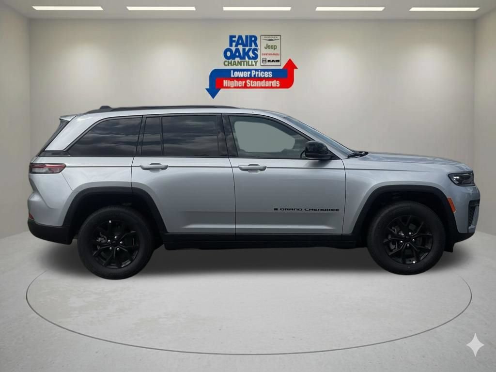 New 2026 Jeep Grand Cherokee Altitude AWD/4WD image 4