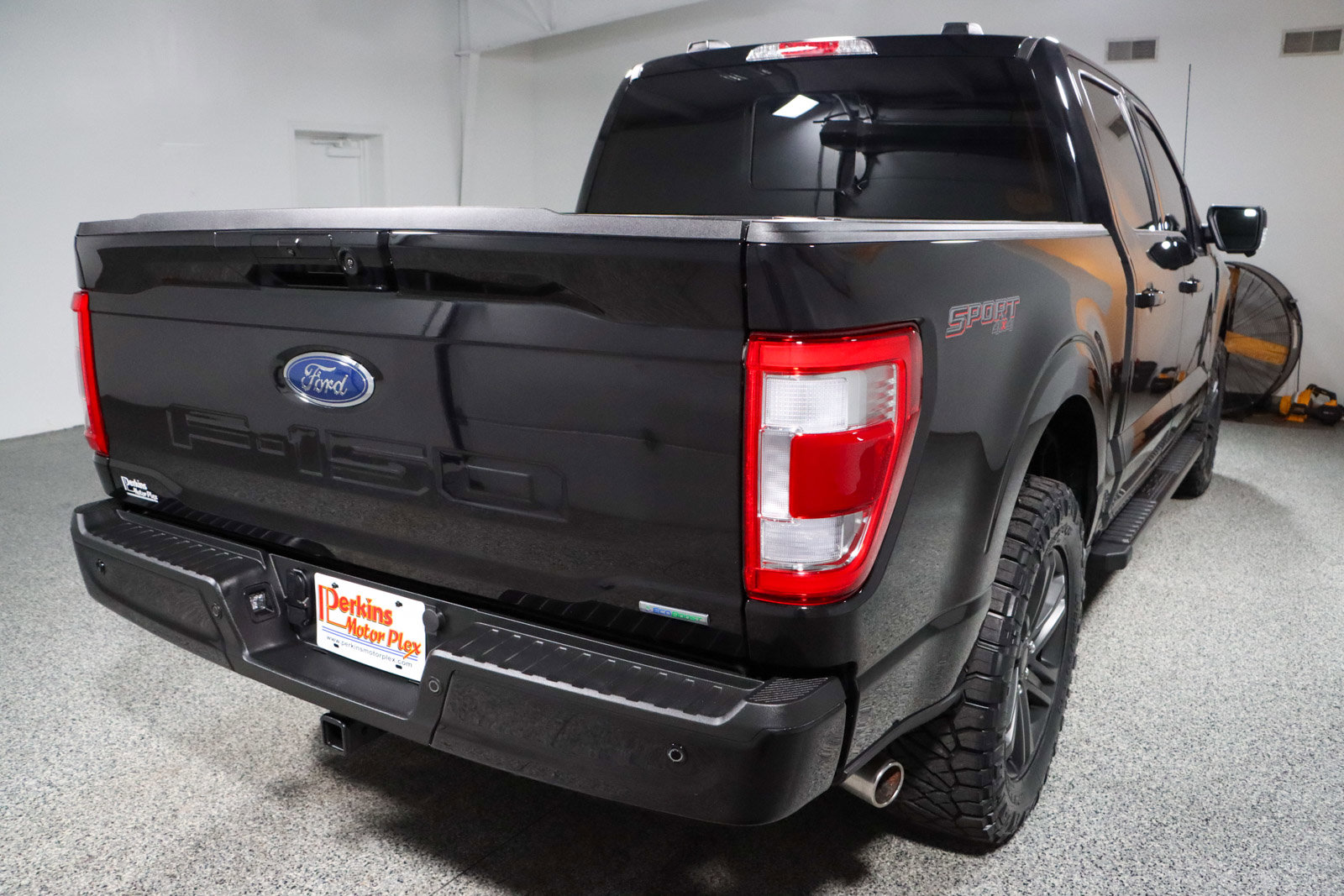 Used 2023 Ford F150 Lariat w/ Equipment Group 502A High image 8