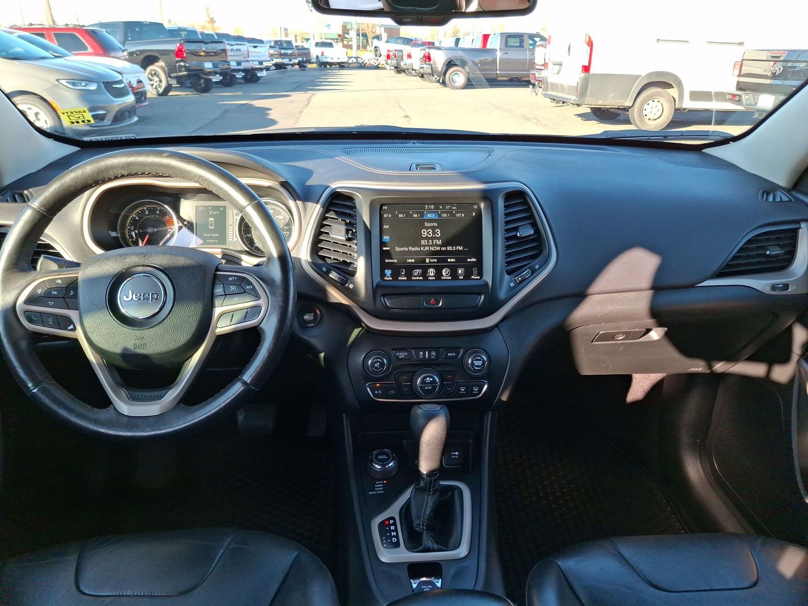 Used 2025 Jeep Grand Cherokee Limited w/ Black Appearance Package image 9