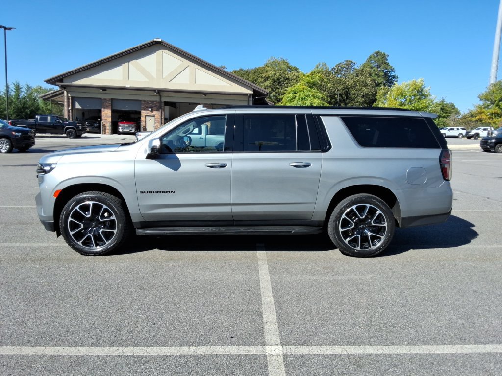 Certified 2024 Chevrolet Suburban RST w/ Luxury Package RWD image 8