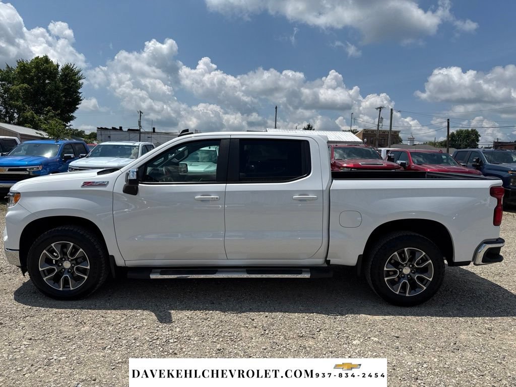 Used 2023 Chevrolet Silverado 1500 LT AWD/4WD image 2