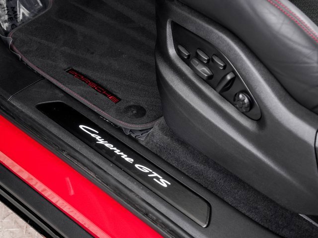 Used 2025 Porsche Cayenne GTS image 9