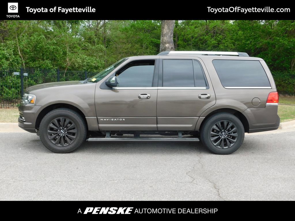 Used 2016 Lincoln Navigator Select image 2