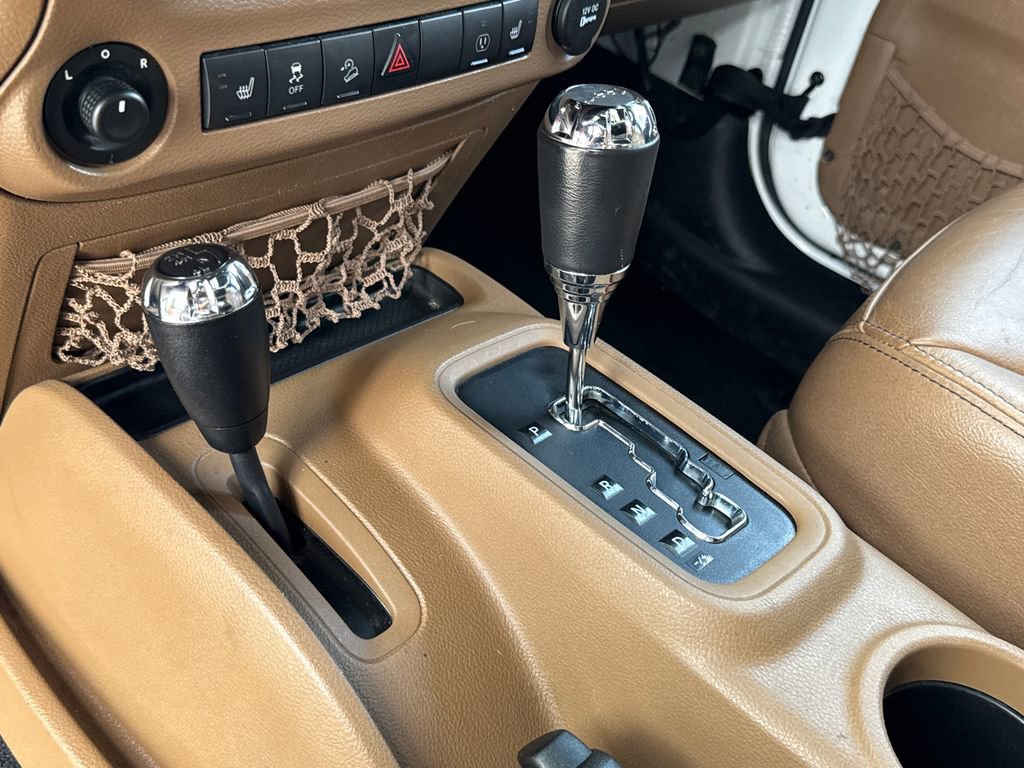 Used 2015 Jeep Wrangler Unlimited Rubicon w/ Dual Top Group AWD/4WD image 27