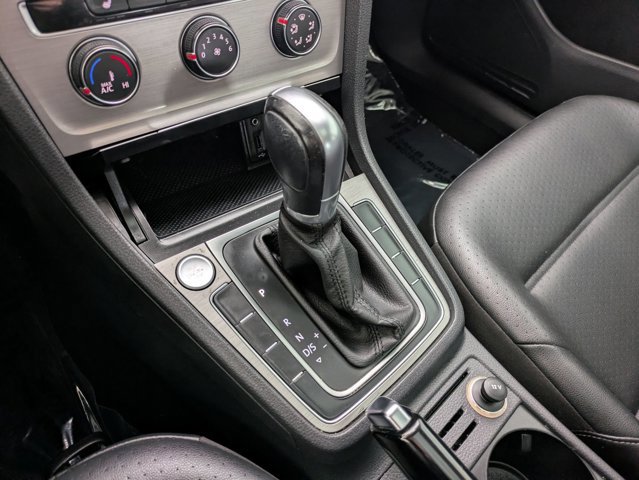 Used 2016 Volkswagen Golf SE w/ Lighting Package FWD image 12