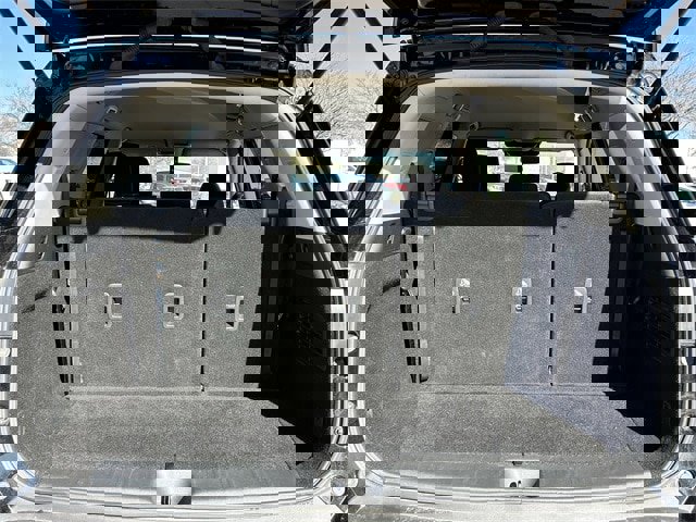 Used 2024 Nissan Pathfinder S image 32