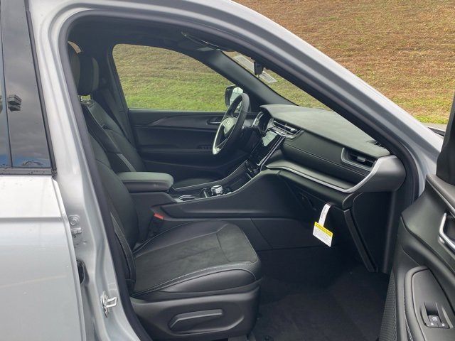 New 2025 Jeep Grand Cherokee L Altitude image 28