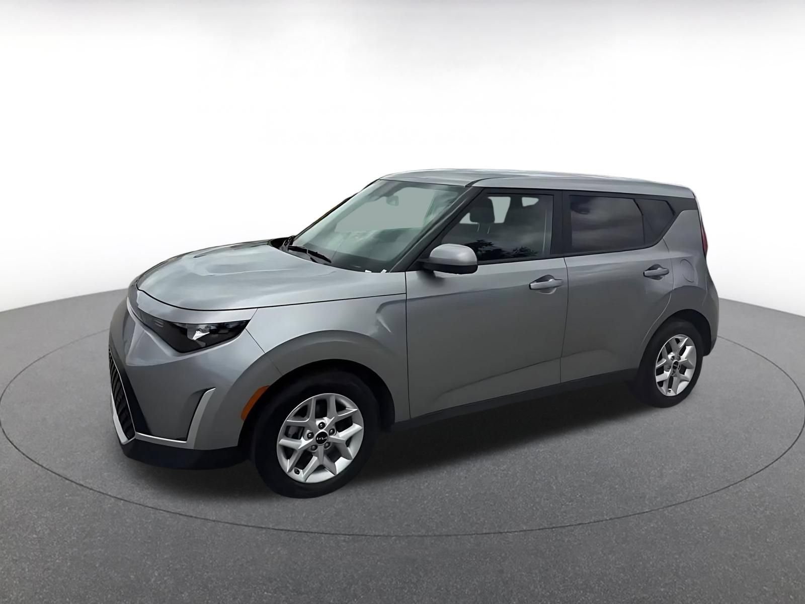 Used 2025 Kia Soul LX w/ LX Technology Package FWD image 8