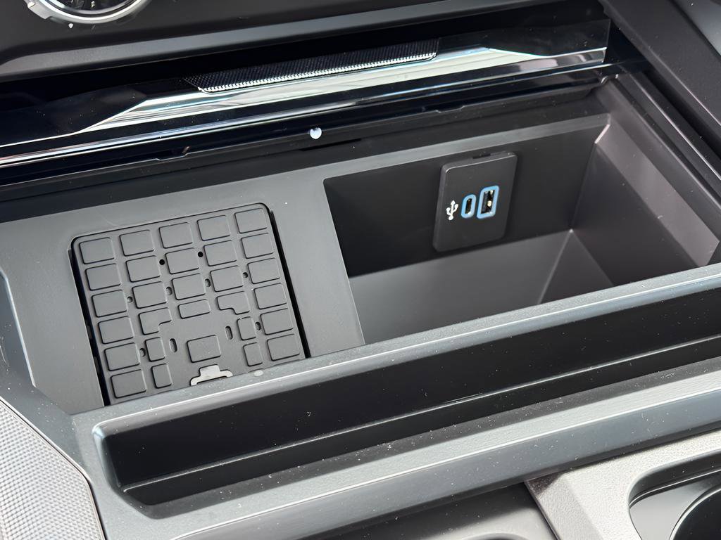 New 2026 Ford F250 Lariat w/ Black Appearance Package image 19