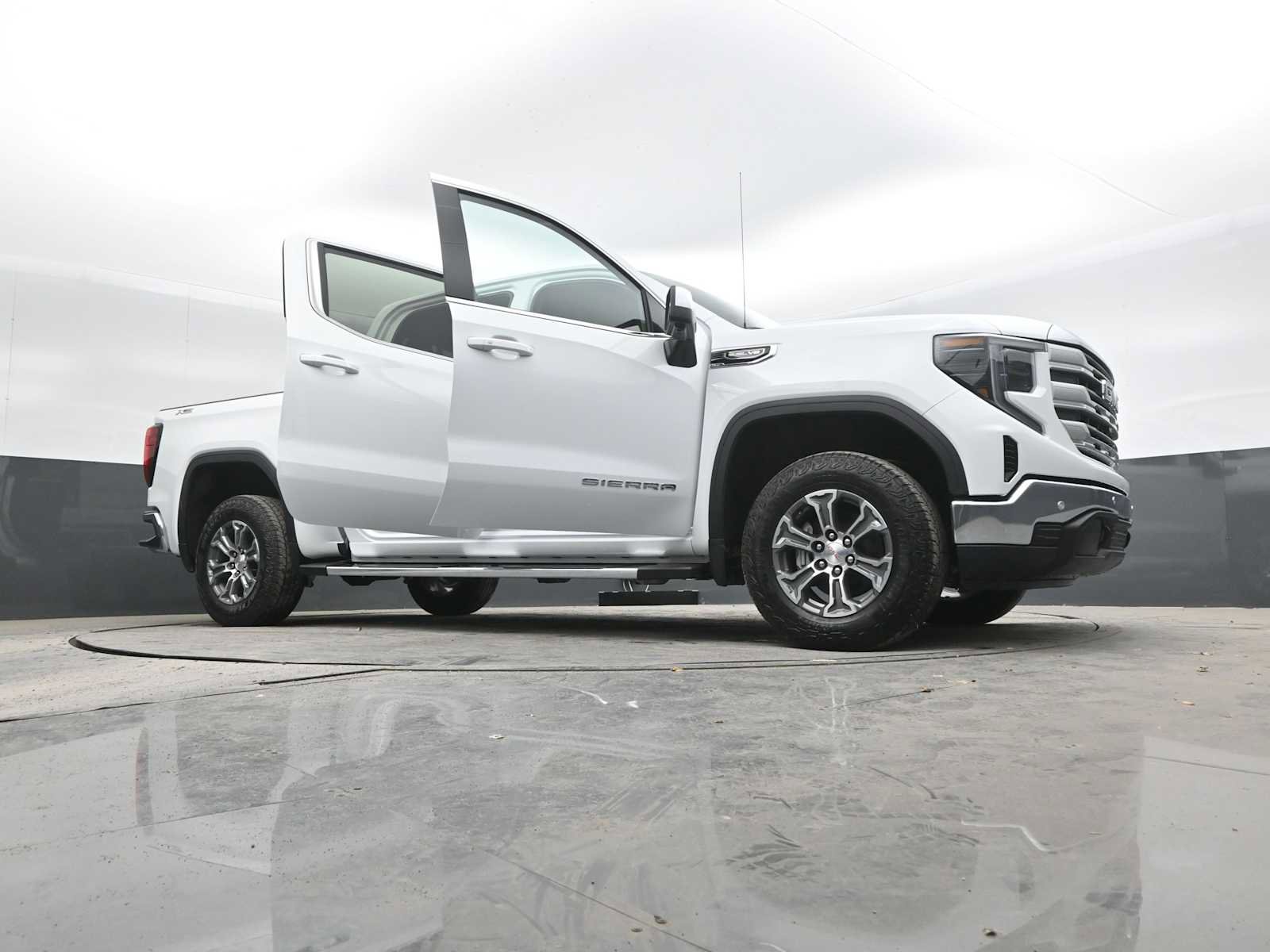 New 2026 GMC Sierra 1500 SLE image 50