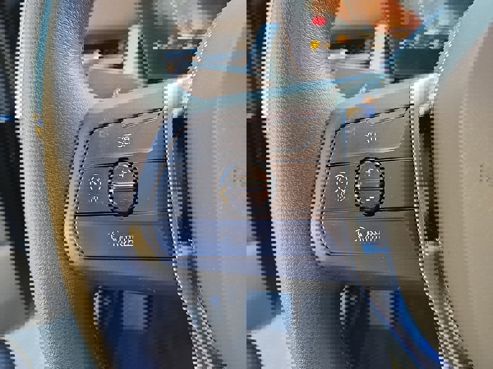 Used 2025 BMW X2 xDrive28i w/ Premium Package image 22