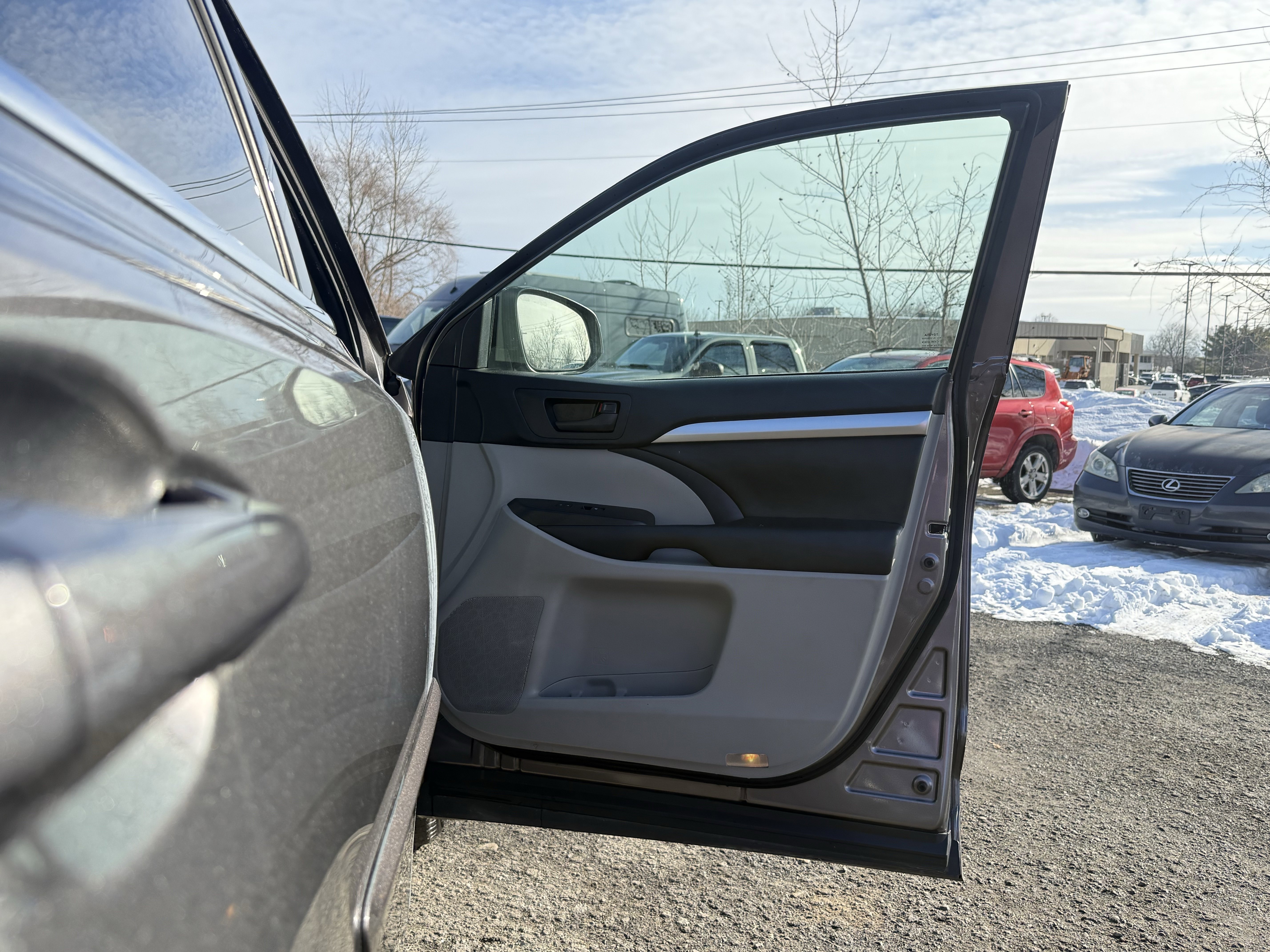 Used 2017 Toyota Highlander Plus image 37