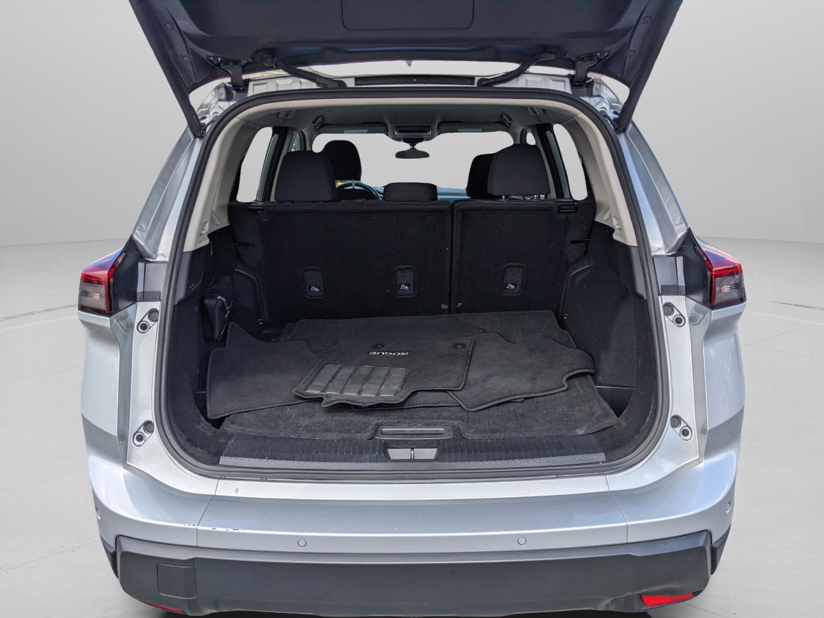 Used 2024 Nissan Rogue SV image 15