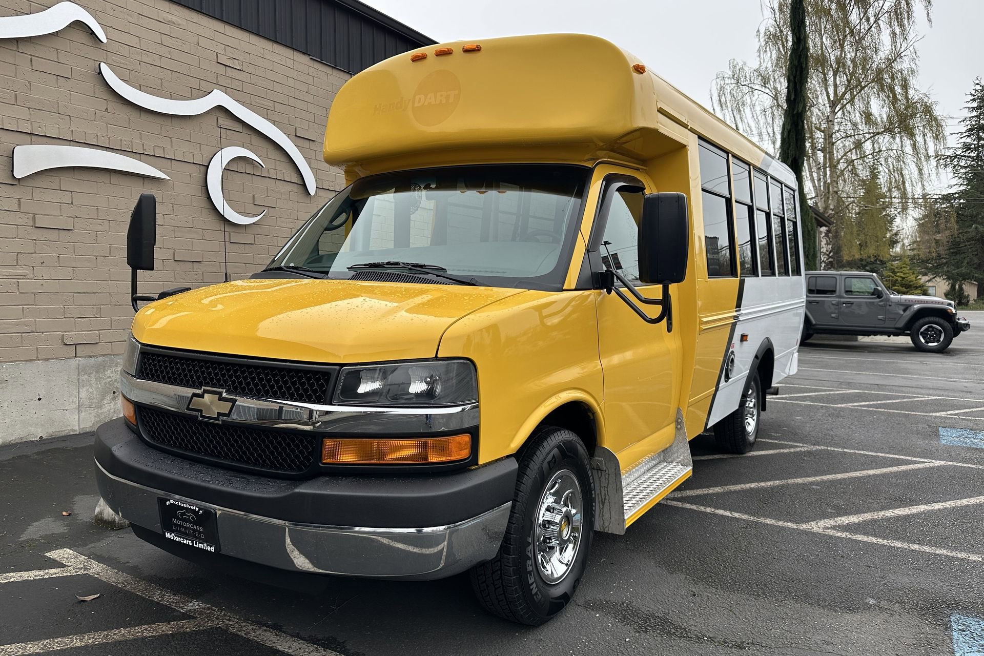 Used 2015 Chevrolet Express 3500 RWD image 11