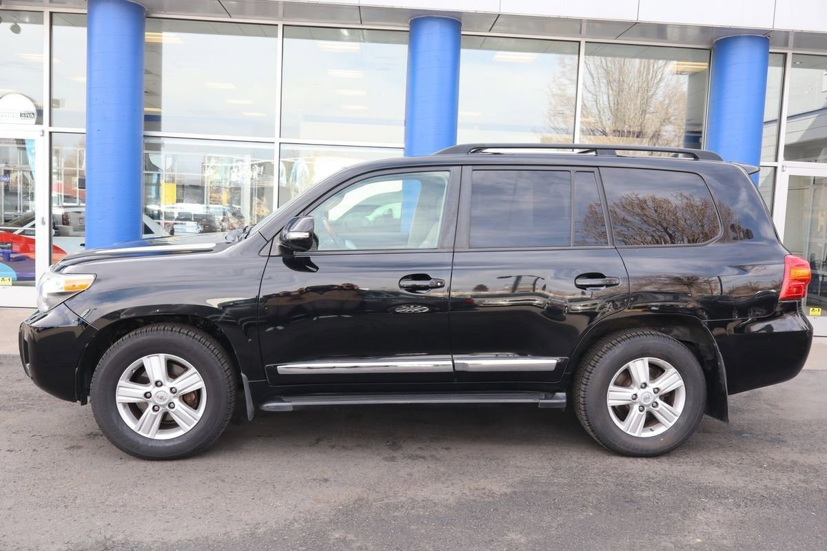 Used 2013 Toyota Land Cruiser image 2