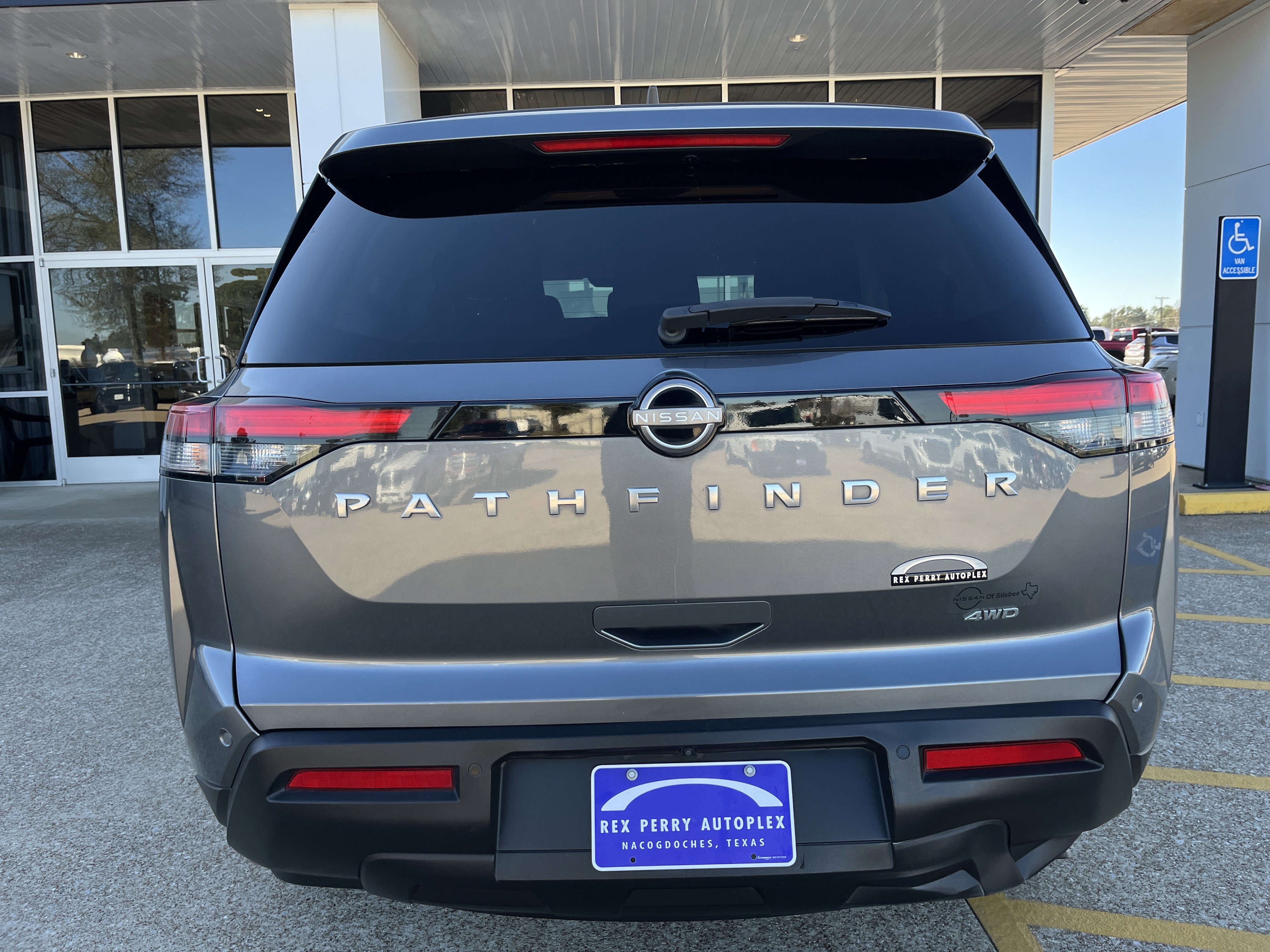 Used 2023 Nissan Pathfinder S image 28