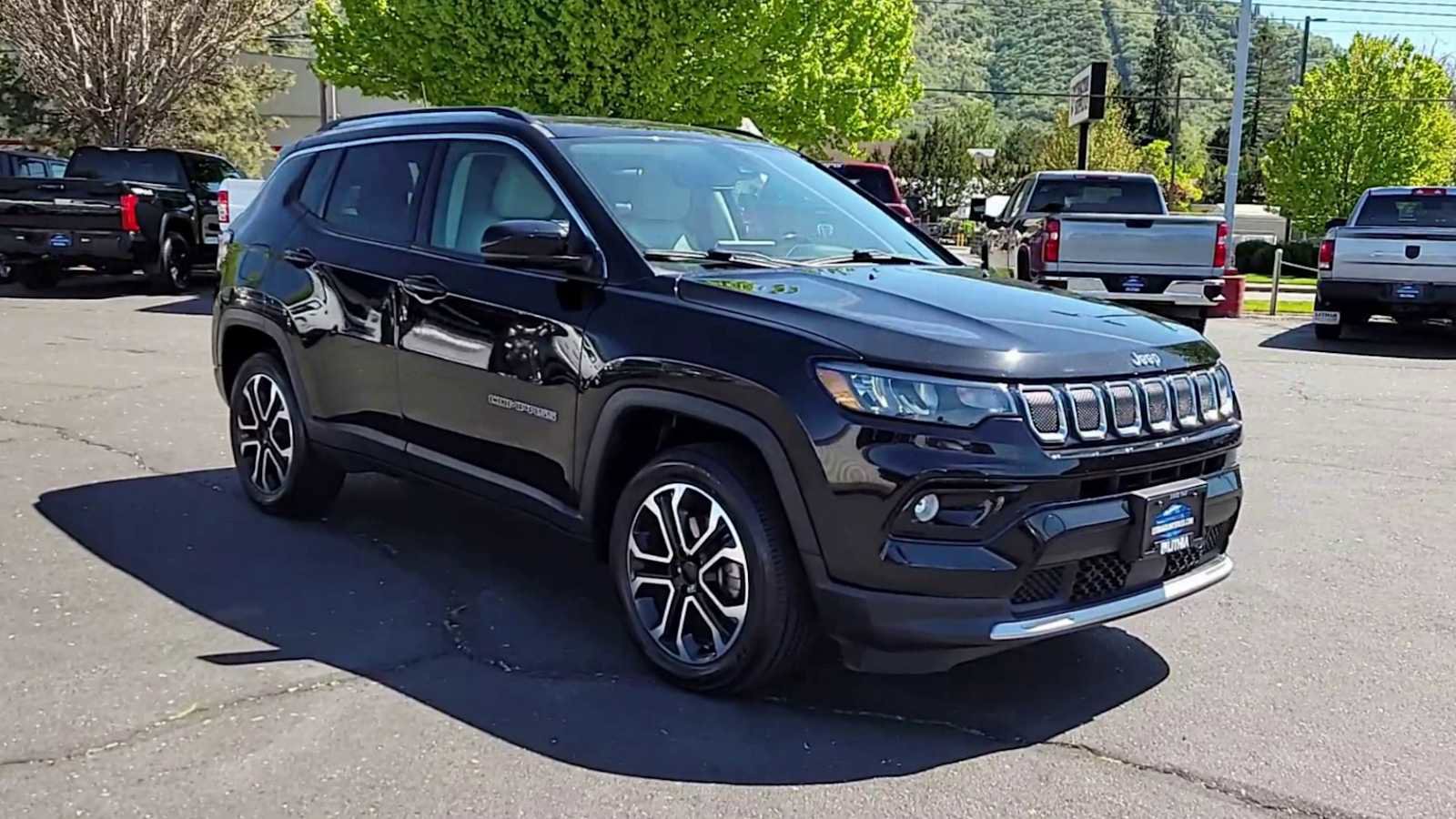 Used 2022 Jeep Compass Limited image 2