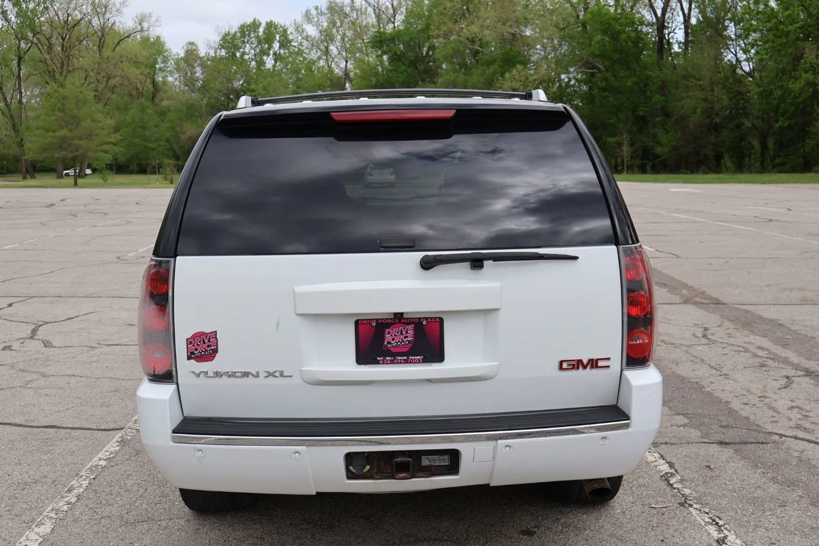 Used 2008 GMC Yukon XL Denali AWD/4WD image 6
