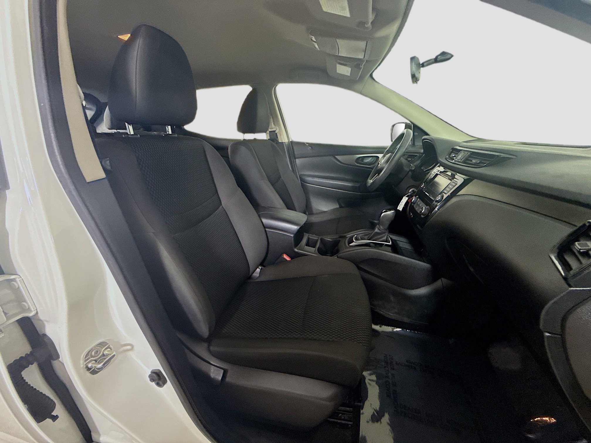 Used 2019 Nissan Rogue Sport S image 28