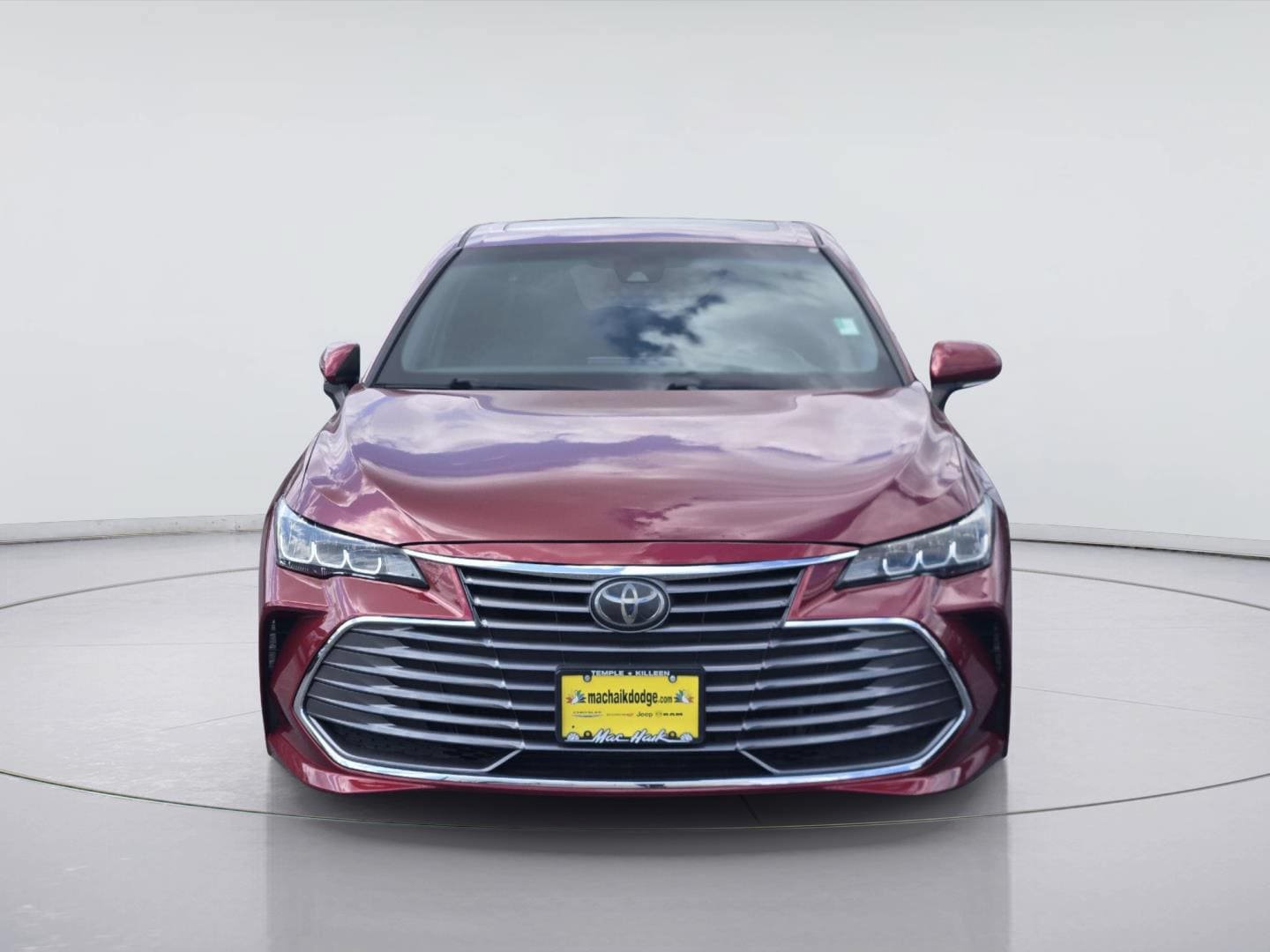 Used 2020 Toyota Avalon XLE w/ Moonroof Package FWD image 2