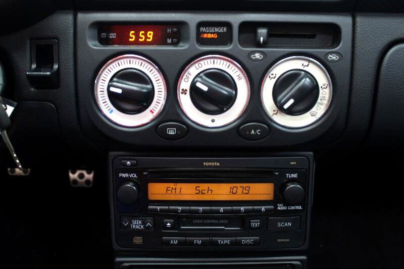 Used 2004 Toyota MR2 image 28