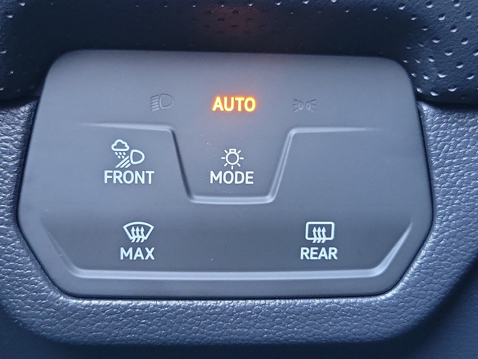 Used 2024 Volkswagen Atlas Cross Sport SE FWD image 19