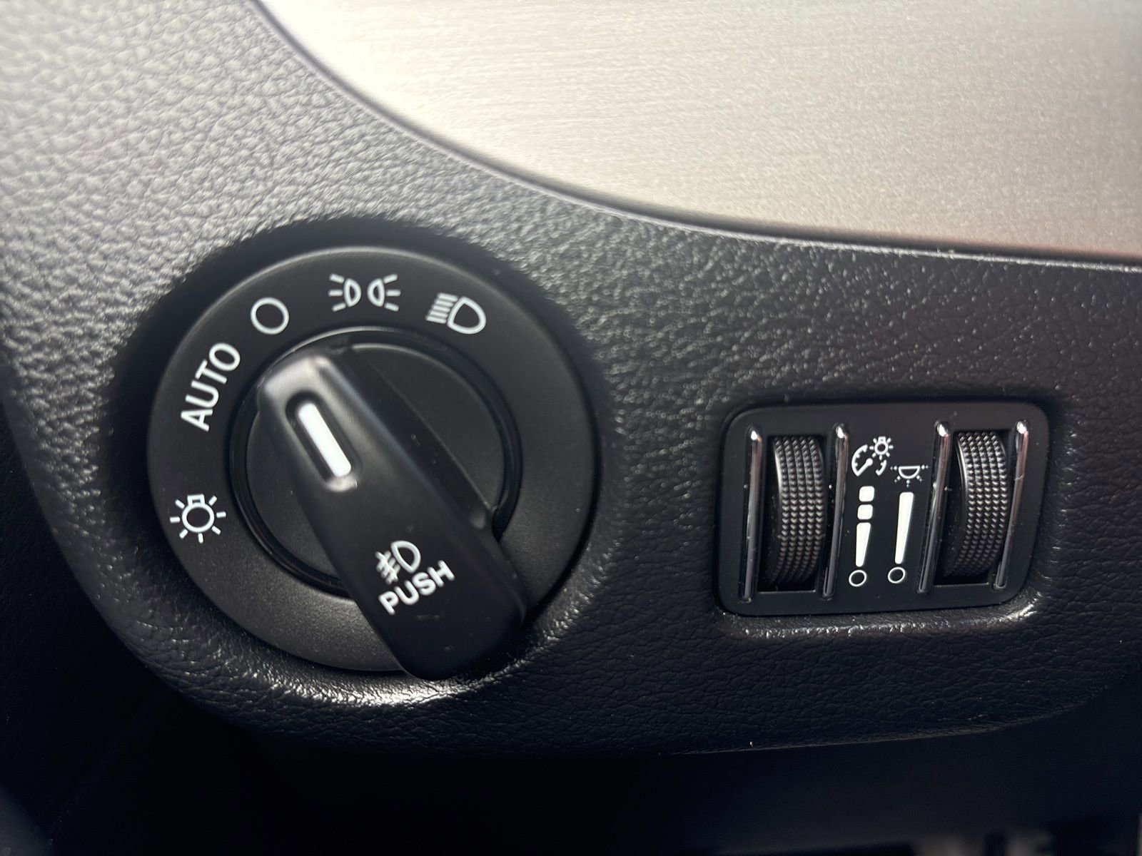 Used 2015 Dodge Grand Caravan R/T w/ Driver Convenience Group FWD image 34
