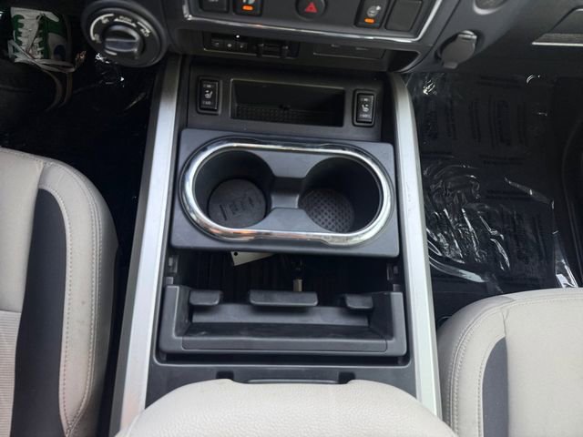 Used 2024 Nissan Titan SV w/ SV Convenience Package image 25
