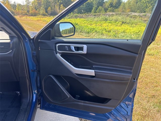 Used 2022 Ford Explorer XLT image 33
