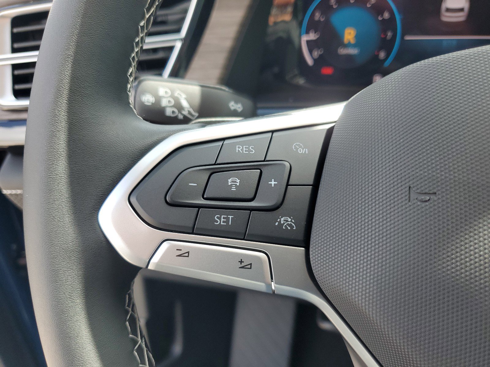 New 2025 Volkswagen Atlas SEL image 30