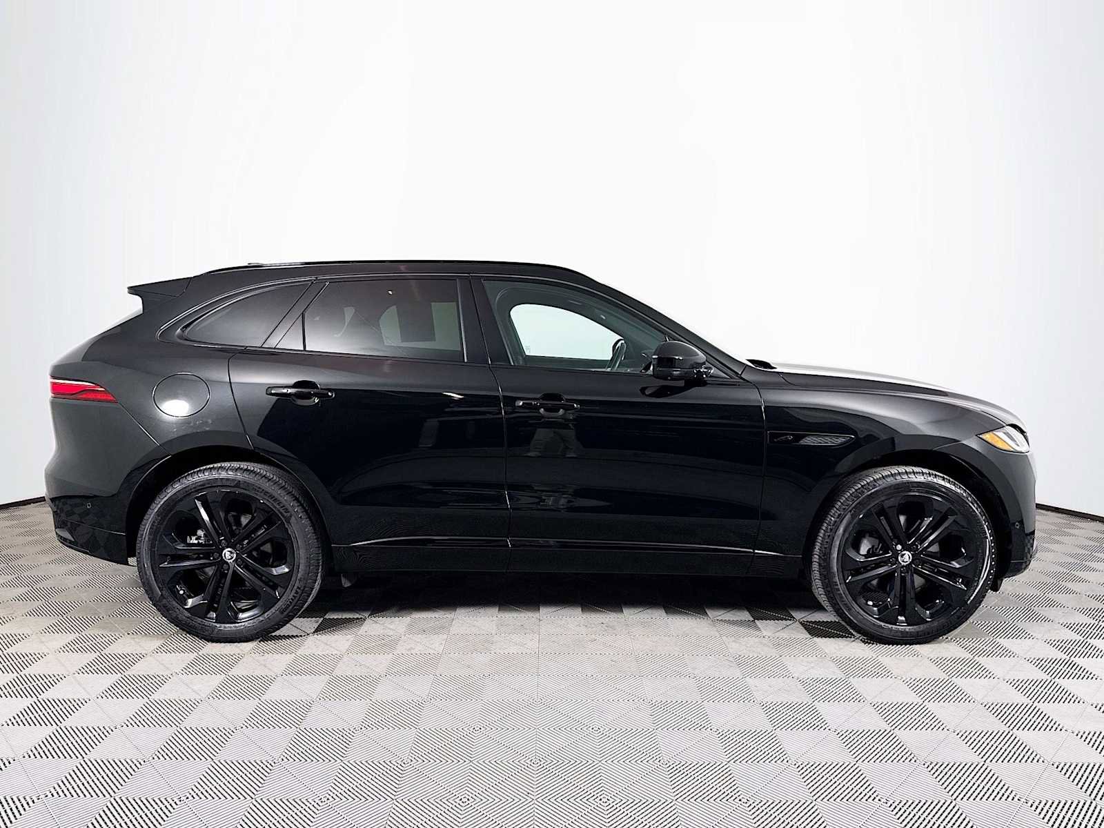 Used 2024 Jaguar F-PACE R-Dynamic S AWD/4WD image 4