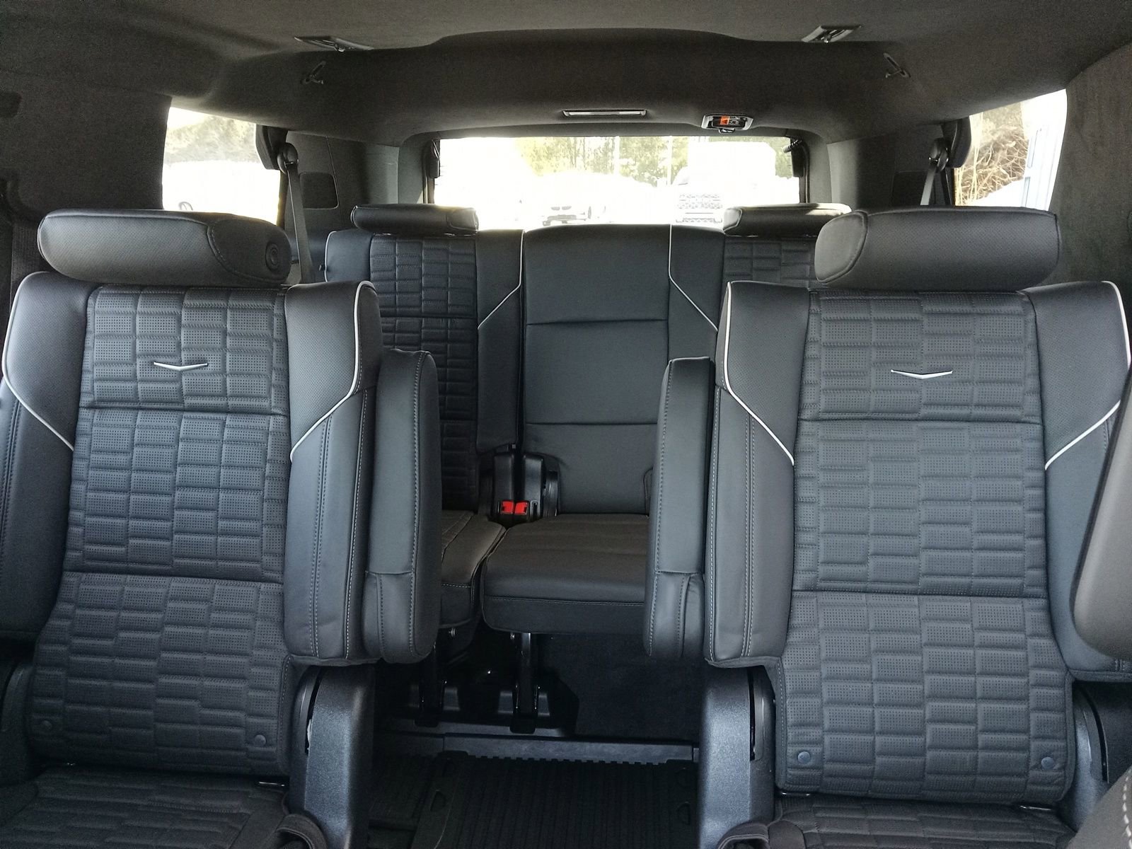 Used 2025 Cadillac Escalade Sport Platinum w/ LPO, ONYX Package image 23