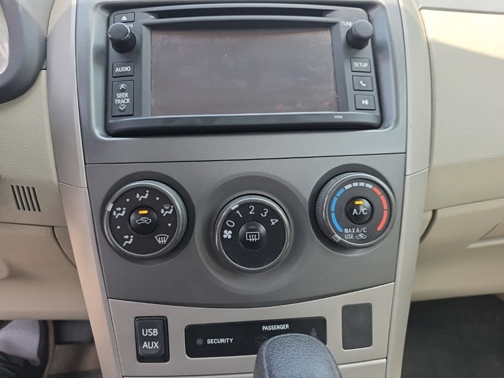 Used 2013 Toyota Corolla LE FWD image 19