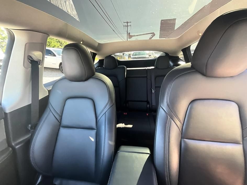 Used 2021 Tesla Model Y Long Range AWD/4WD image 31