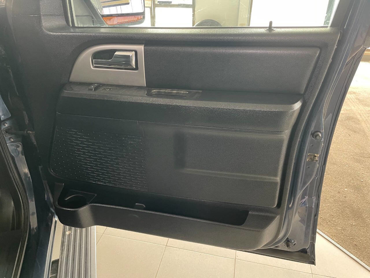 Used 2015 Ford Expedition Limited w/ Equipment Group 301A AWD/4WD image 35