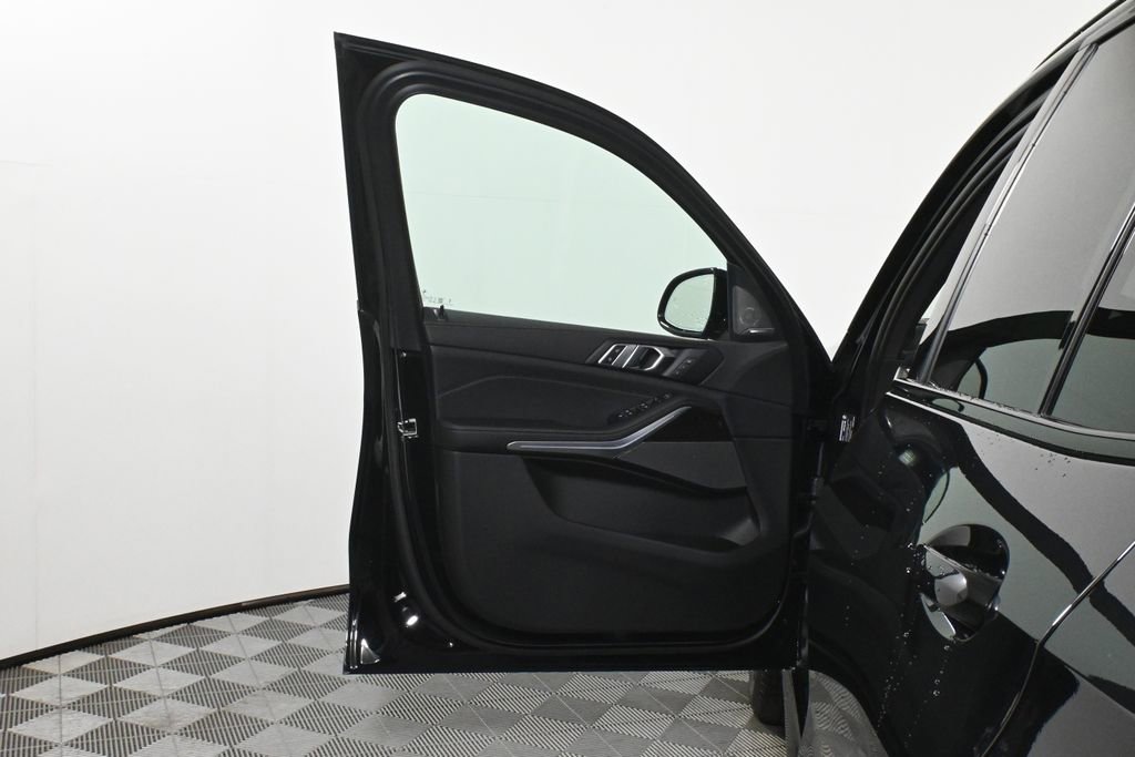 Used 2026 BMW X5 xDrive40i w/ M Sport Package image 29
