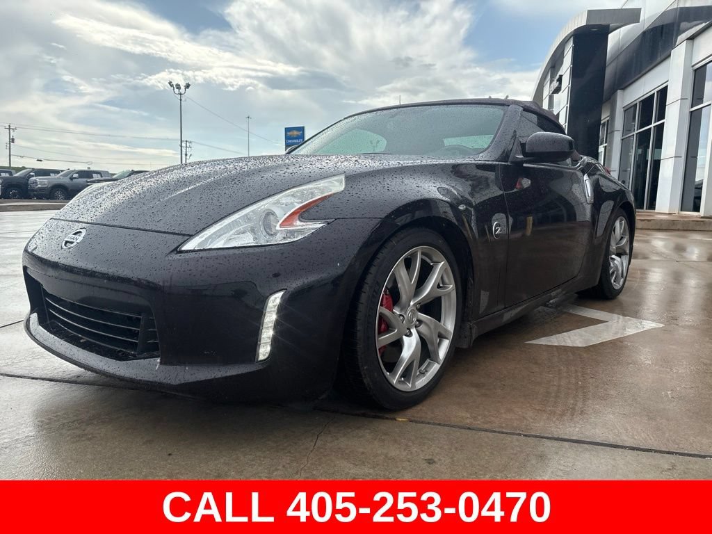 Used 2013 Nissan 370Z Touring w/ Sport Pkg RWD image 2