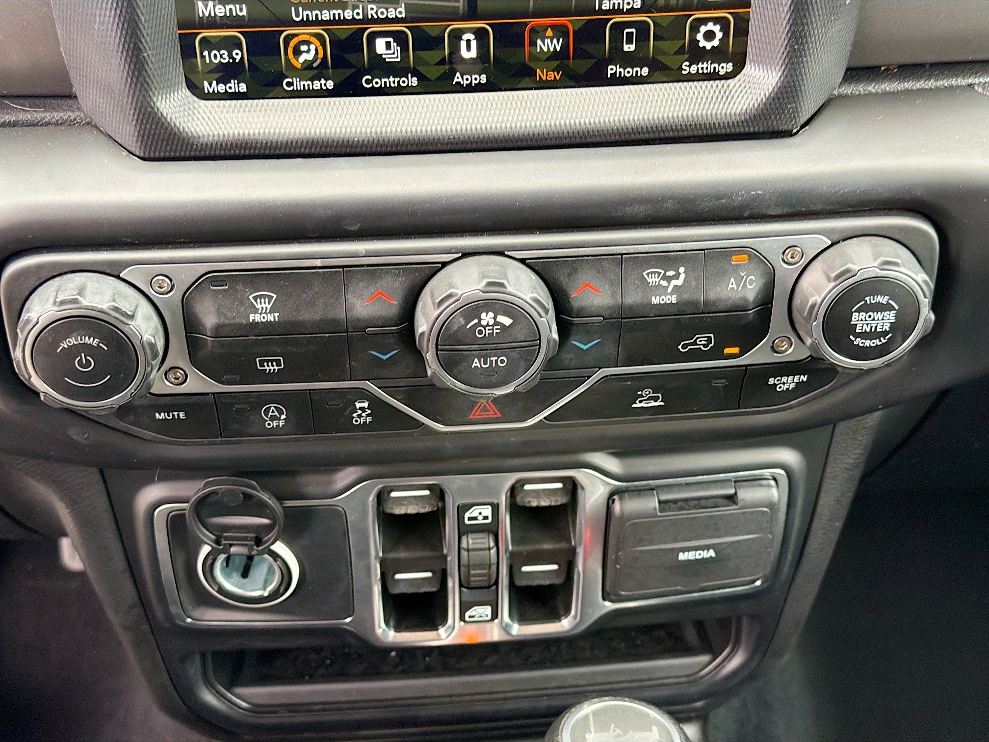Used 2023 Jeep Wrangler Unlimited Sport AWD/4WD image 32