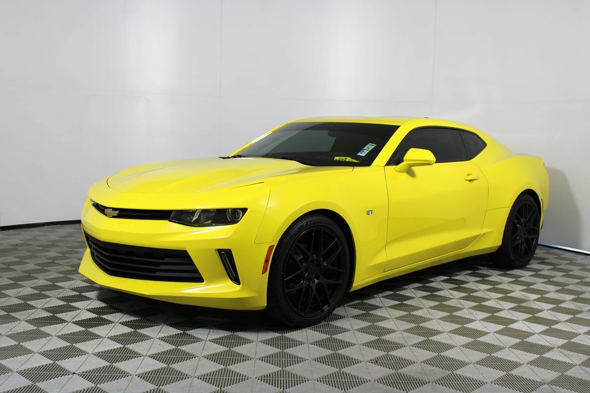 Used 2017 Chevrolet Camaro LT RWD image 3