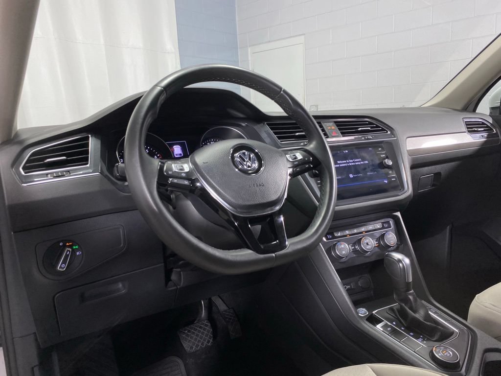 Used 2020 Volkswagen Tiguan SE w/ 3rd Row Seat Package AWD/4WD image 19