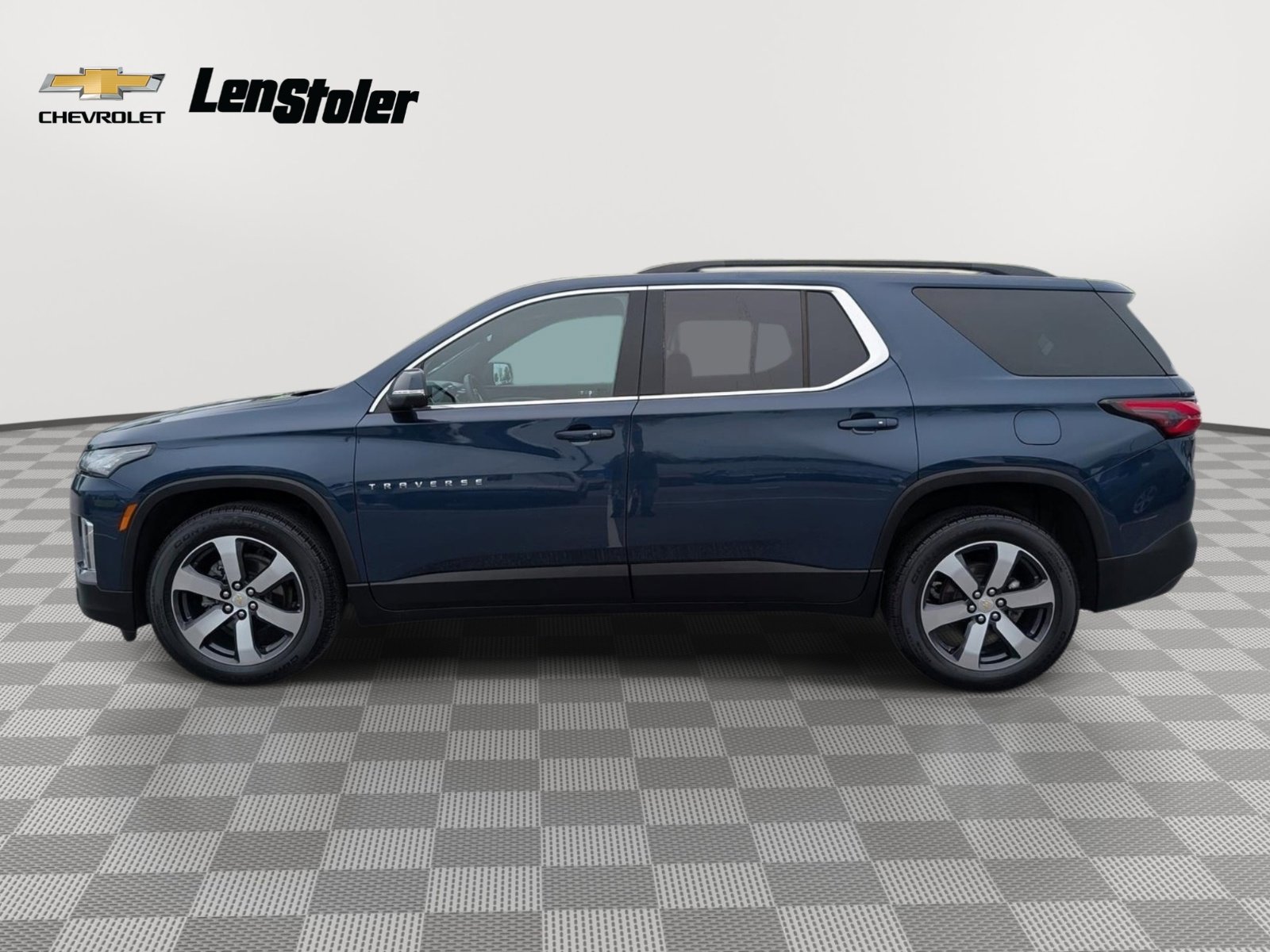Used 2023 Chevrolet Traverse LT w/ LT Premium Package AWD/4WD image 2