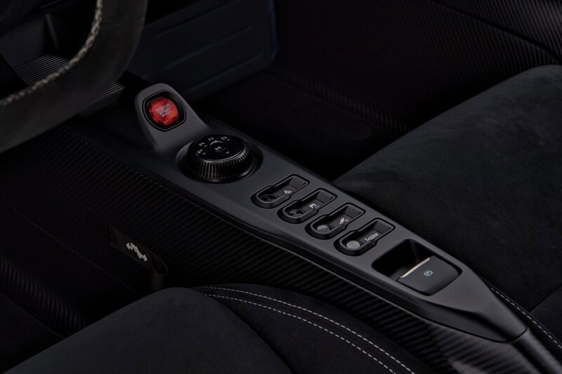 Used 2020 Ford GT Carbon Series image 23