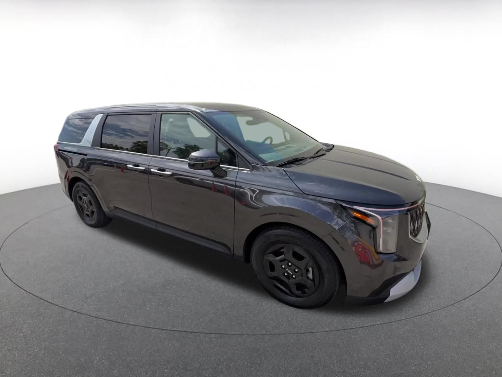 Used 2026 Kia Carnival FWD image 2