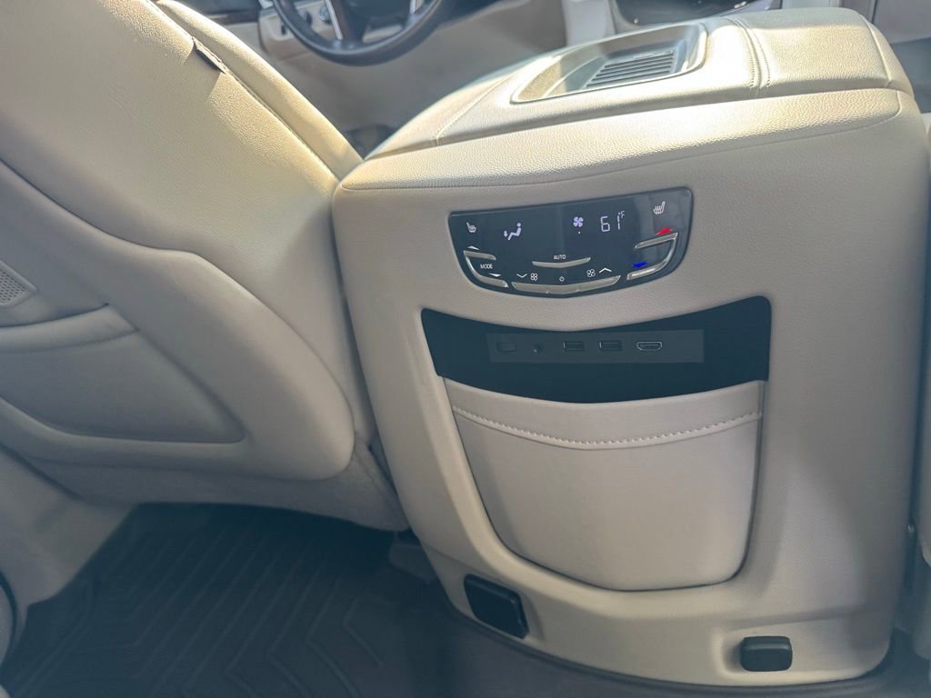 Used 2018 Cadillac Escalade Luxury AWD/4WD image 13