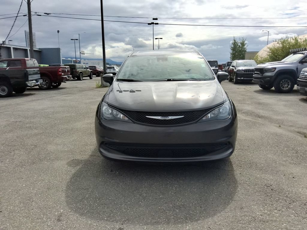 Certified 2023 Chrysler Voyager LX FWD image 3