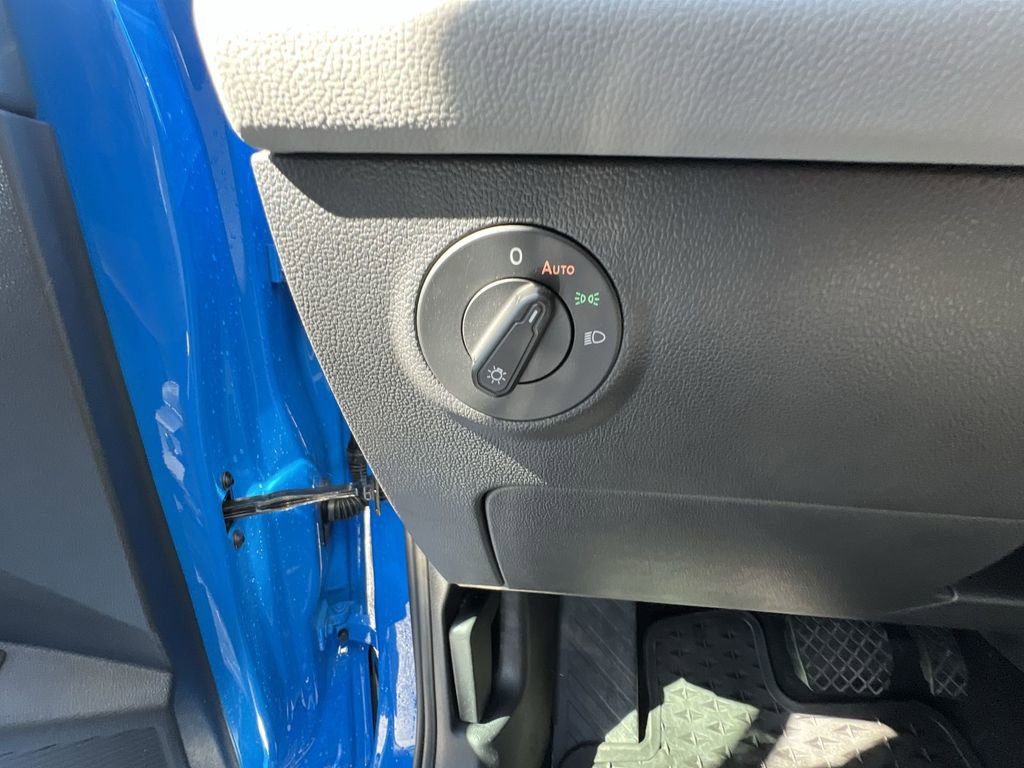 Used 2022 Volkswagen Taos SEL image 17