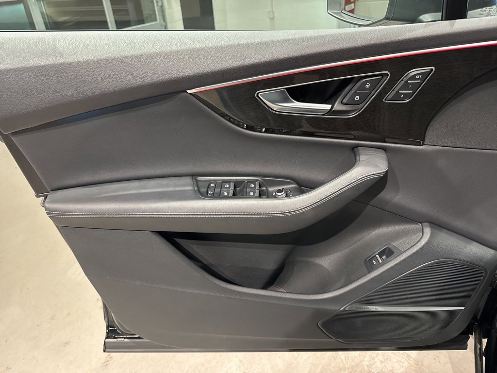 Used 2025 Audi Q7 3.0T Premium Plus image 14